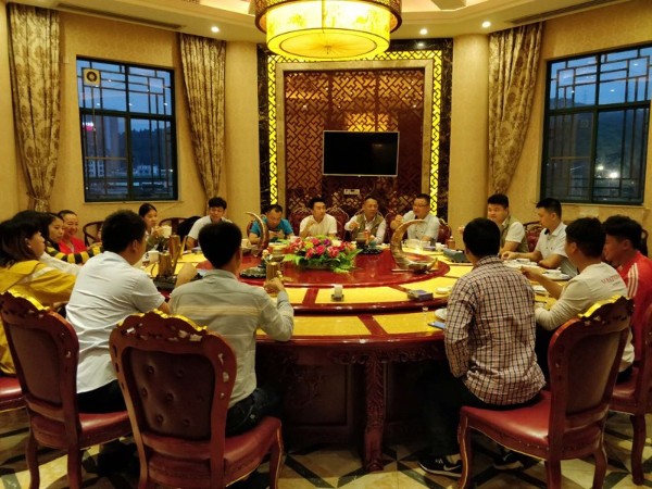 齊心協(xié)力，為公司的未來(lái)再創(chuàng)輝煌！